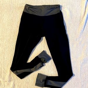 Leggings with foot holes